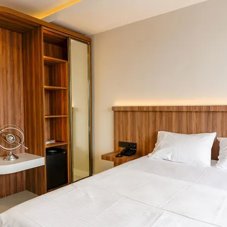 Joyful By Gnl Hotel 3*