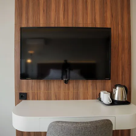 Joyful By Gnl Hotel 3*